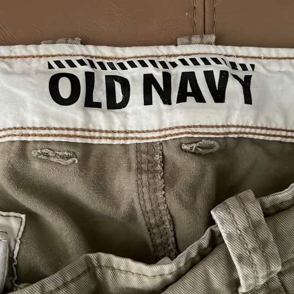 Men’s Old Navy cargo shorts - Picture 2 of 4